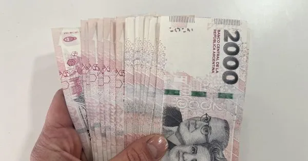 Jubilados comienzan a cobrar el bono modificado de Anses este lunes