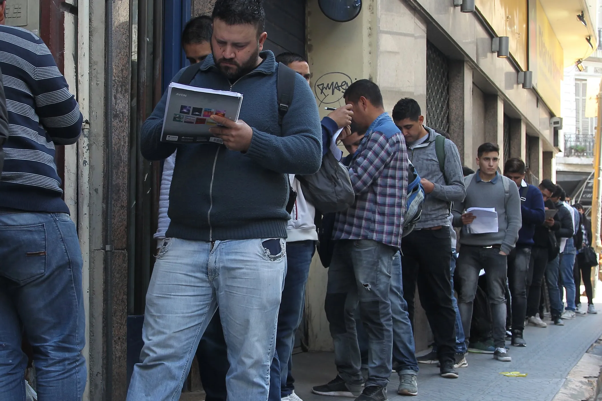 Impacto del Desempleo en Argentina: La Realidad de los 290 Mil Despedidos en la Era Milei