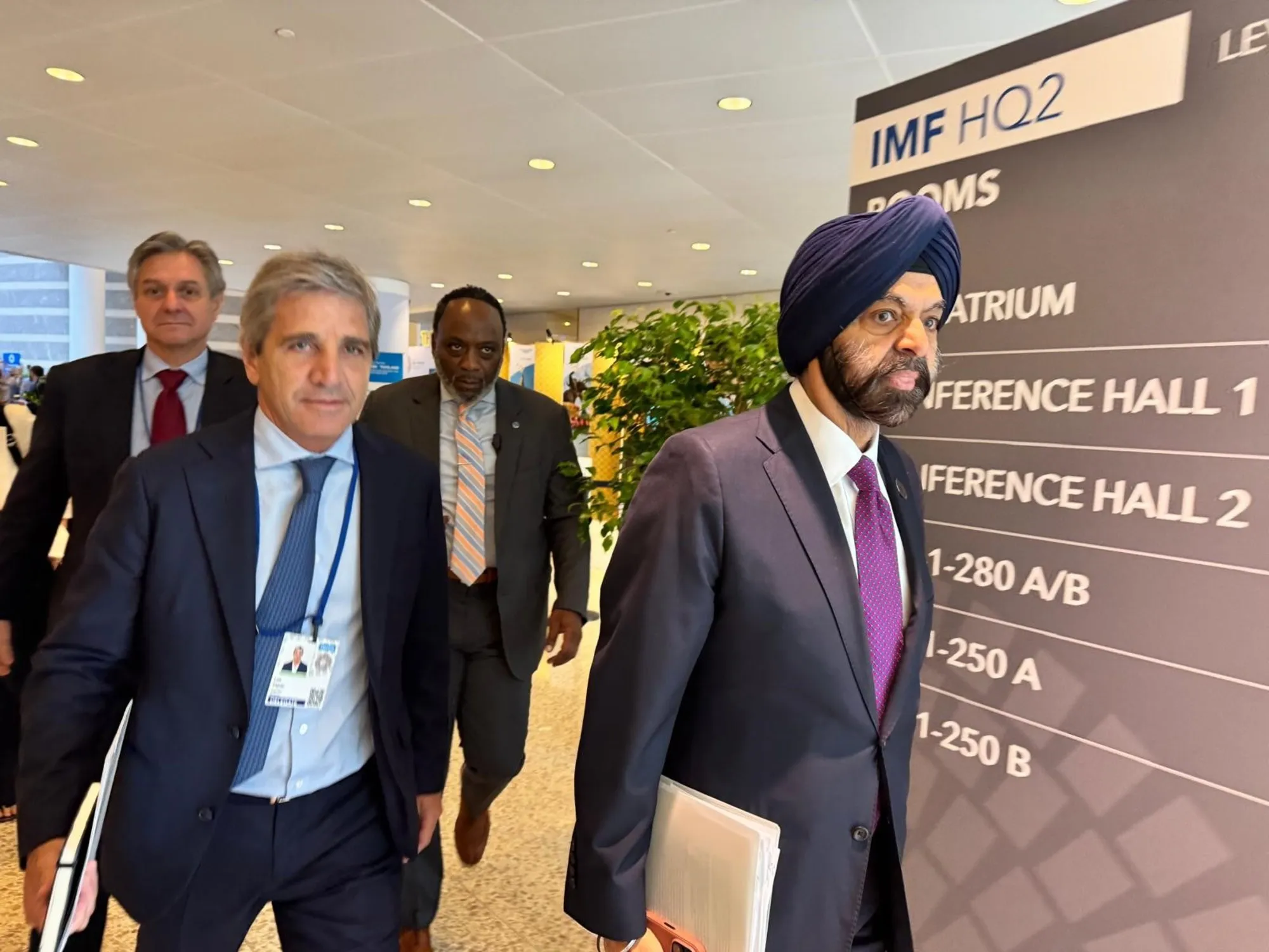 Argentina Negocia Préstamo de US$ 3.000 Millones con Garantías Internacionales