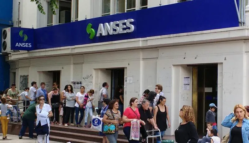 Desvinculación Masiva en Anses: Impacto en el Empleo y la Economía