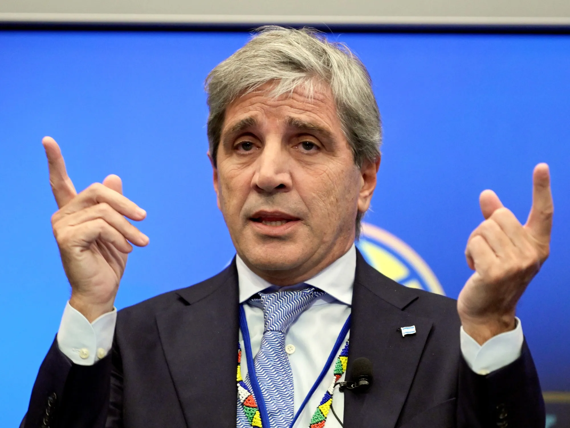 Análisis de la Caída de la Actividad Económica en Febrero: Perspectivas de Luis Caputo