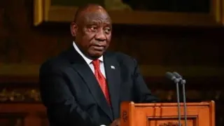 Incidente Inusual en el Parlamento Sudafricano: El Ministro de Finanzas en el Ojo de la Tormenta