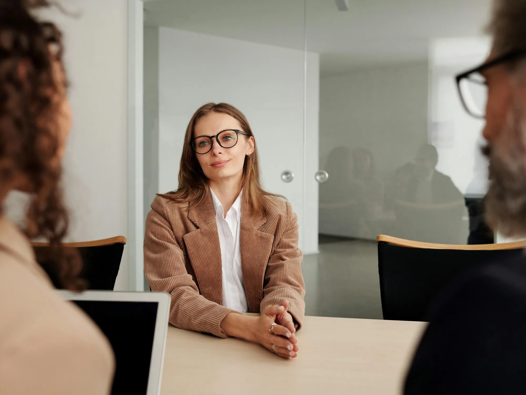 El Impacto de los Beneficios de Salud en la Atracción de Talento en un Mercado Laboral Estancado