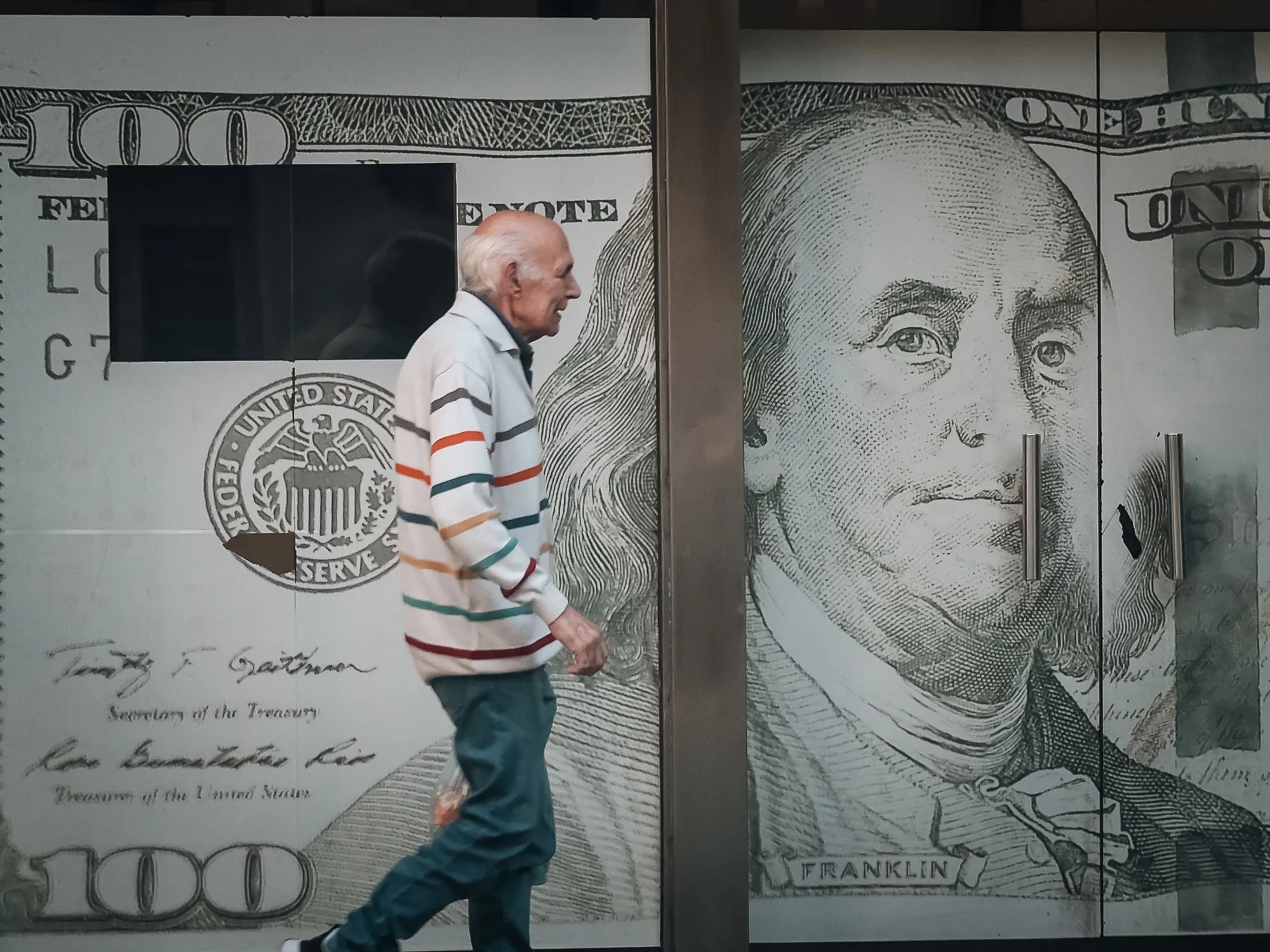 Caída del 70% en la Demanda de Dólares de Ahorristas y la Liquidación de US$ 3.200 Millones por Empresas