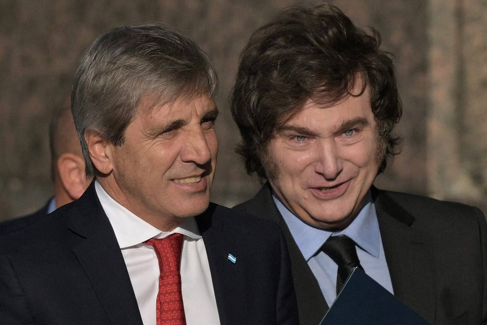 Análisis de la Gestión Económica de Luis Caputo en Tiempos de Crisis