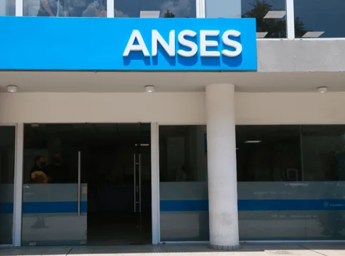 ANSES Retoma los Pagos: Detalles sobre Beneficiarios y Aumento por Movilidad