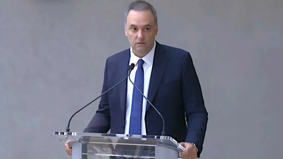 Extensión del Plazo para Presentar Declaraciones Juradas en Medio del Escándalo Adorni