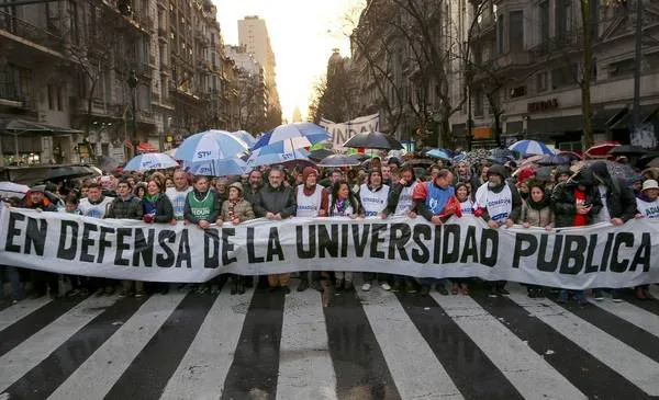 Crisis Salarial en la Docencia Universitaria: Un Análisis del Poder Adquisitivo en Argentina