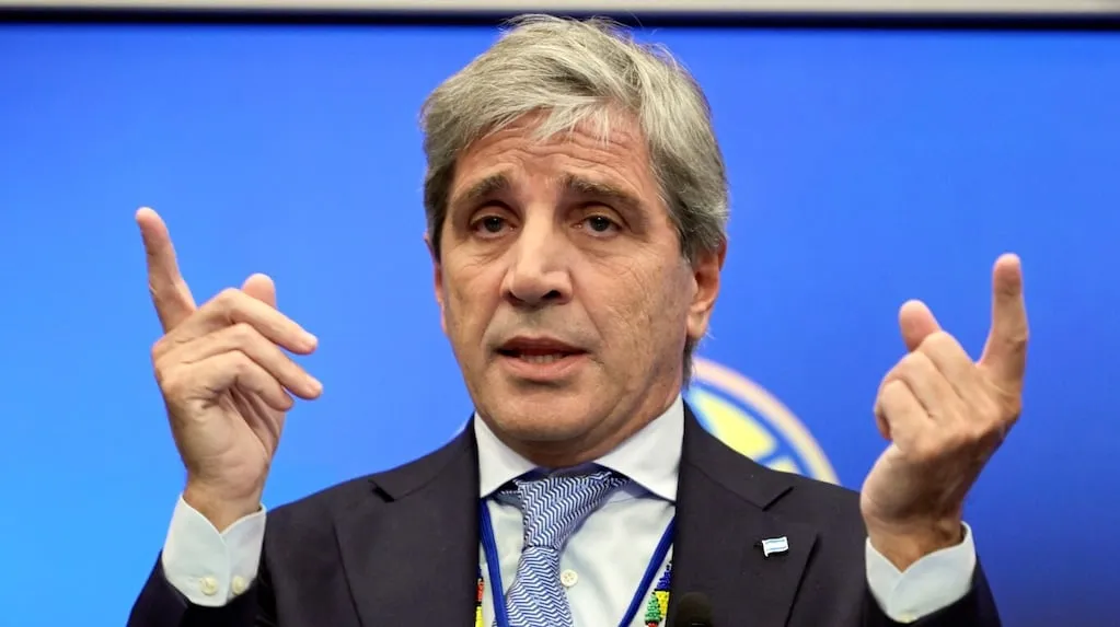 Luis Caputo Defiende el Plan Económico y Anuncia Reducción de Impuestos