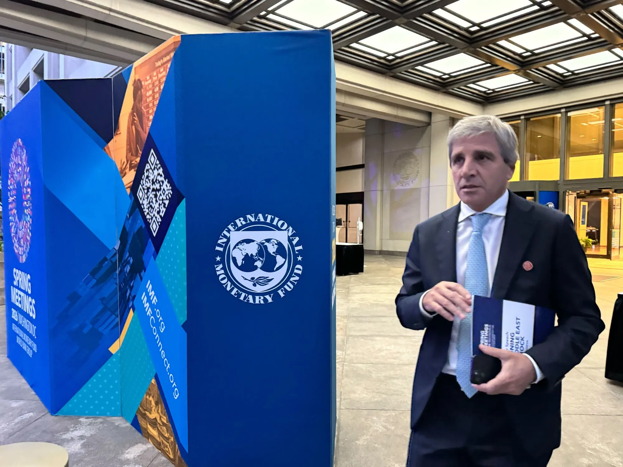 Reunión entre Luis Caputo y Kristalina Georgieva en el FMI: Avances y Desafíos para Argentina