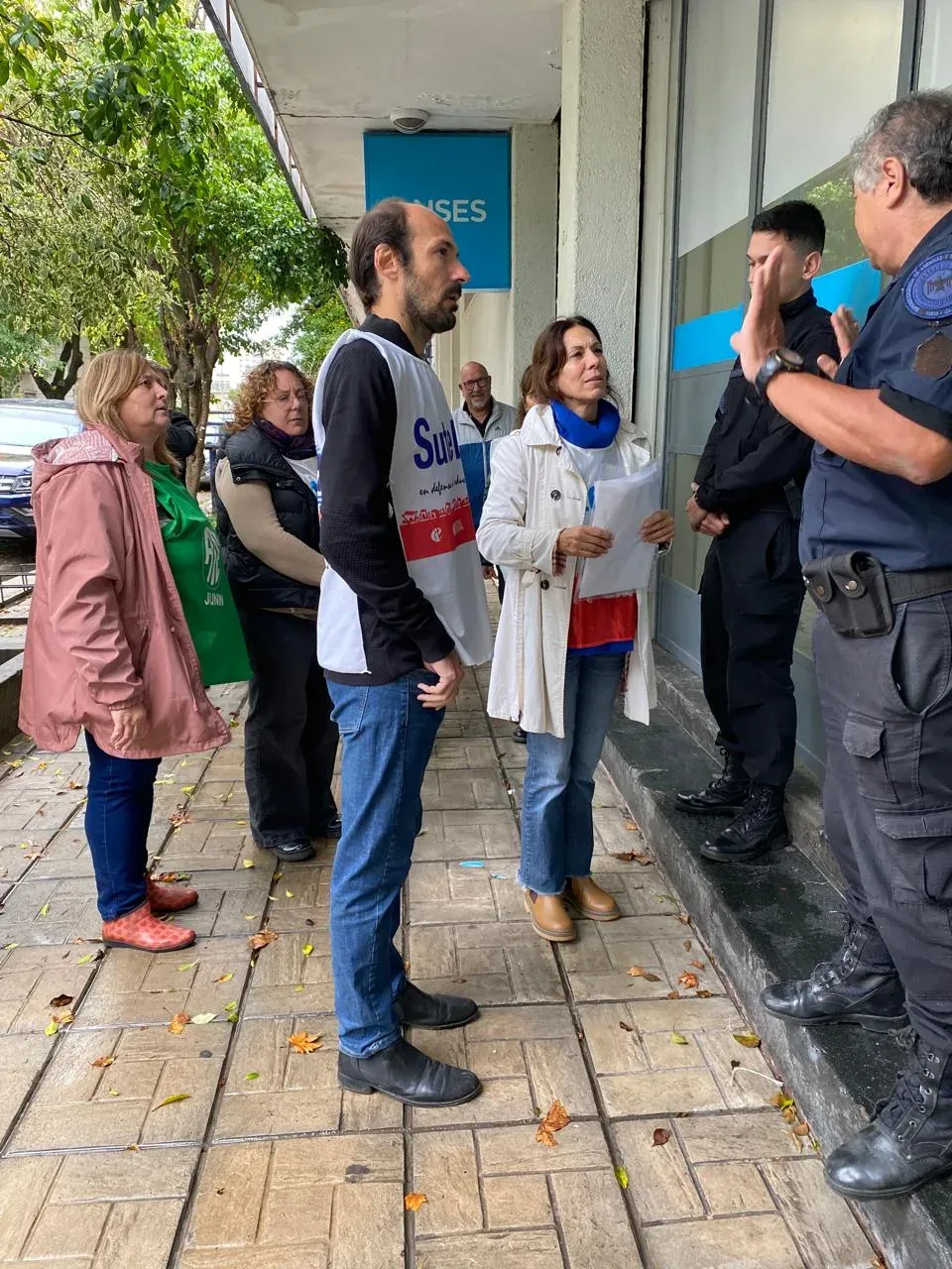 Movilización de SUTEBA Junín ante la ANSES: Reclamando Respuestas Inmediatas