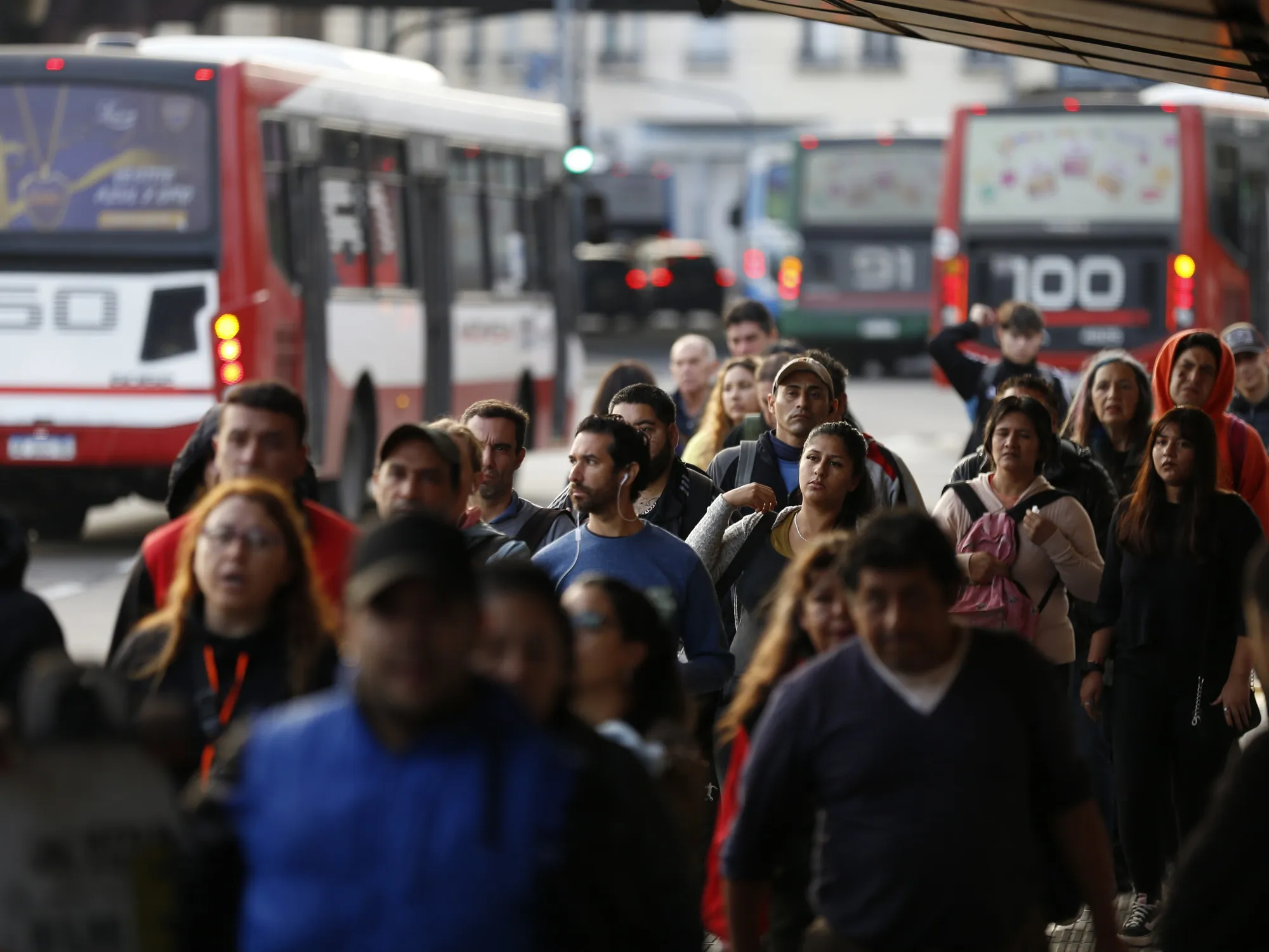 Análisis del Incremento Salarial Formal en Enero: Un 0,8% por Debajo de la Inflación