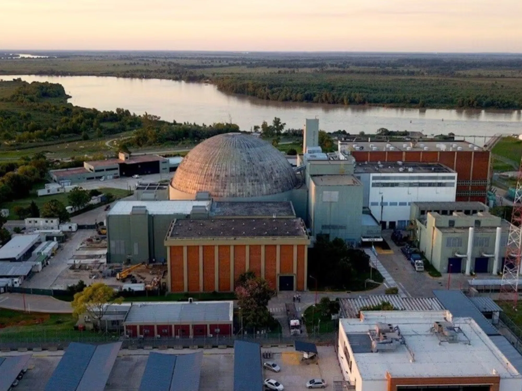 Colaboración entre Nano Nuclear Energy y Dioxitek para la Producción de Hexafluoruro de Uranio en Argentina