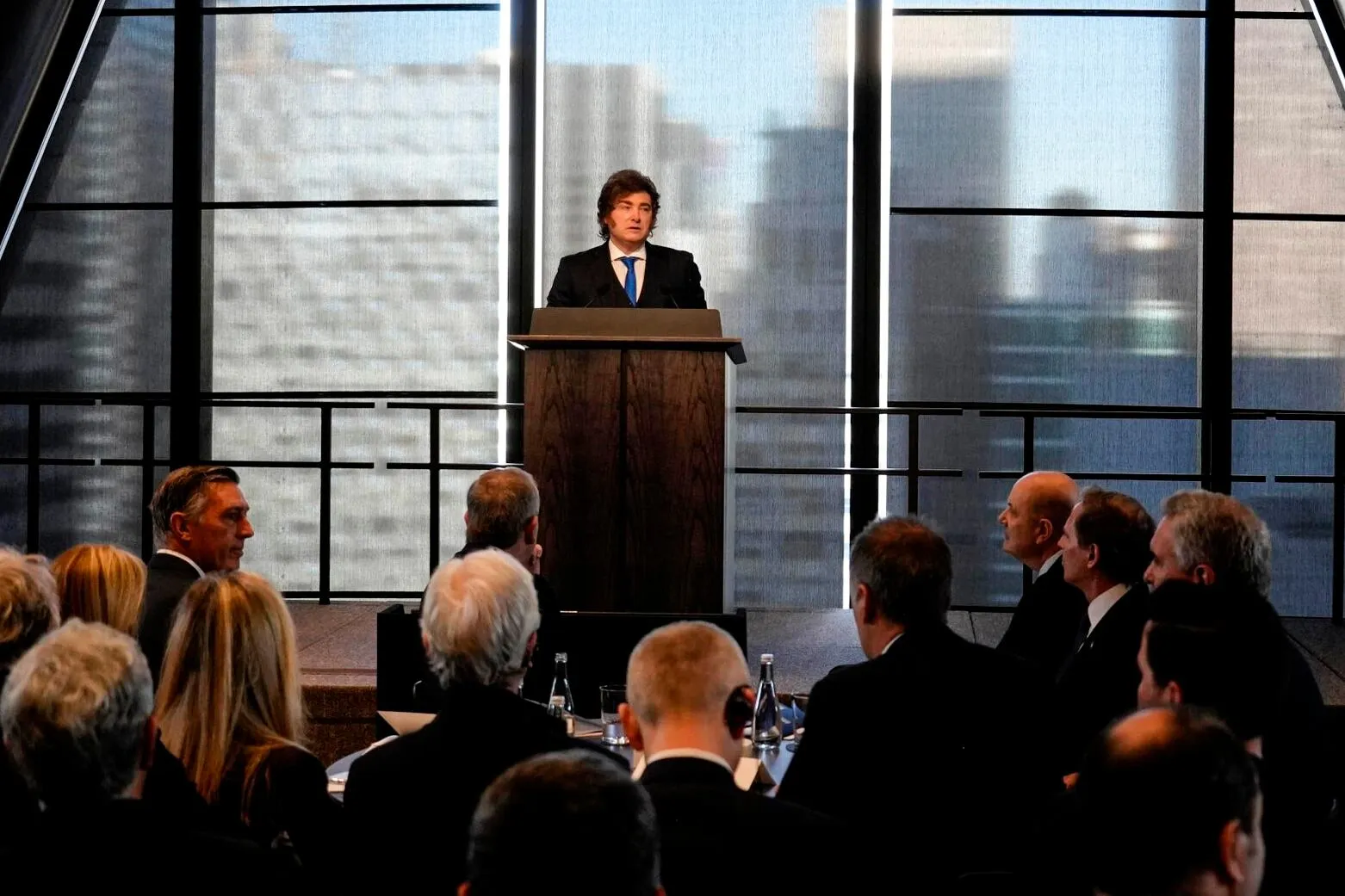 Impacto del Plan Económico de Milei y Caputo en la Producción y el Consumo