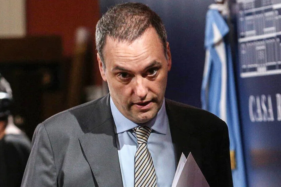 Caída en la Dotación de Empleados Públicos en Argentina: Análisis de los Datos de Febrero