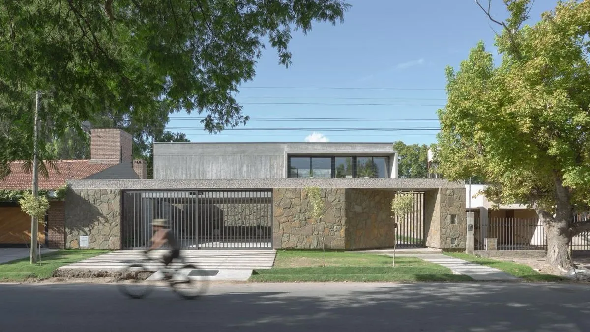 La Casa H1 en San Rafael: Un Ejemplo de Precisión Geométrica y Sensibilidad Ambiental