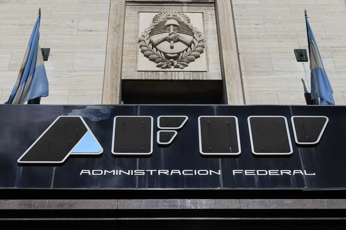 Caída de la Recaudación Tributaria en Marzo: Análisis de los Factores Clave