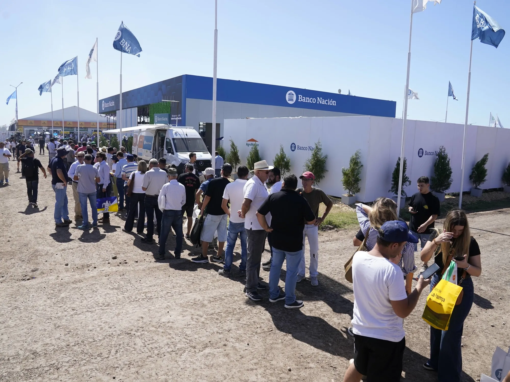 Fuerte Demanda de Créditos Especiales en Expoagro: Más de una Hora de Espera en el Banco Nación