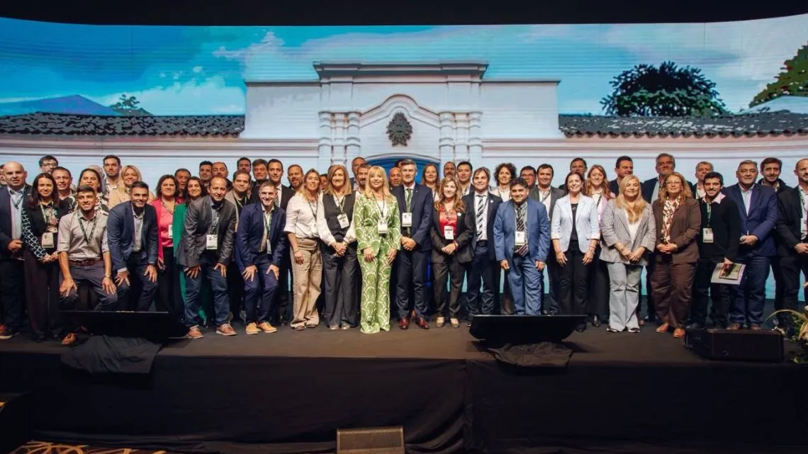 Reclamo de la Liga de Intendentes: Eliminación del Impuesto a los Combustibles