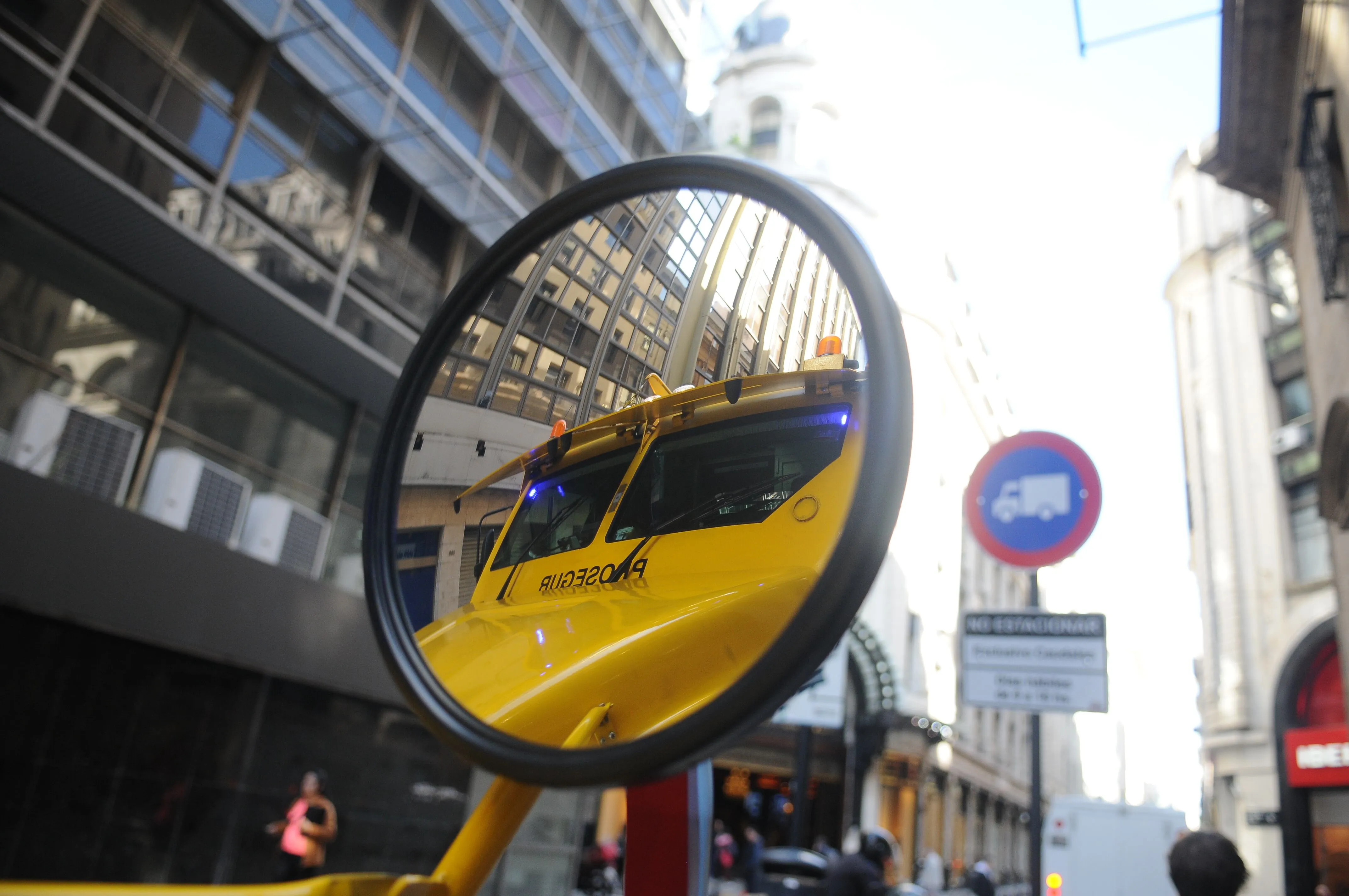 Aumento en la Compra de Dólares: Análisis del Comportamiento del Ahorro en Argentina