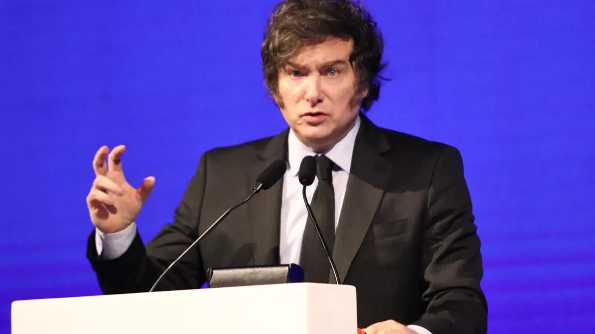 Milei y Caputo: Estrategias para Atraer Inversiones en el AmCham Summit 2026