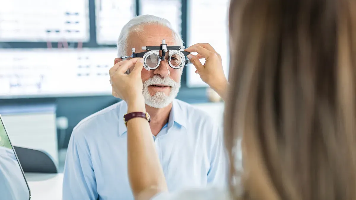 Dificultades en el Acceso a Lentes para Jubilados en San Juan: Análisis de la Situación Actual