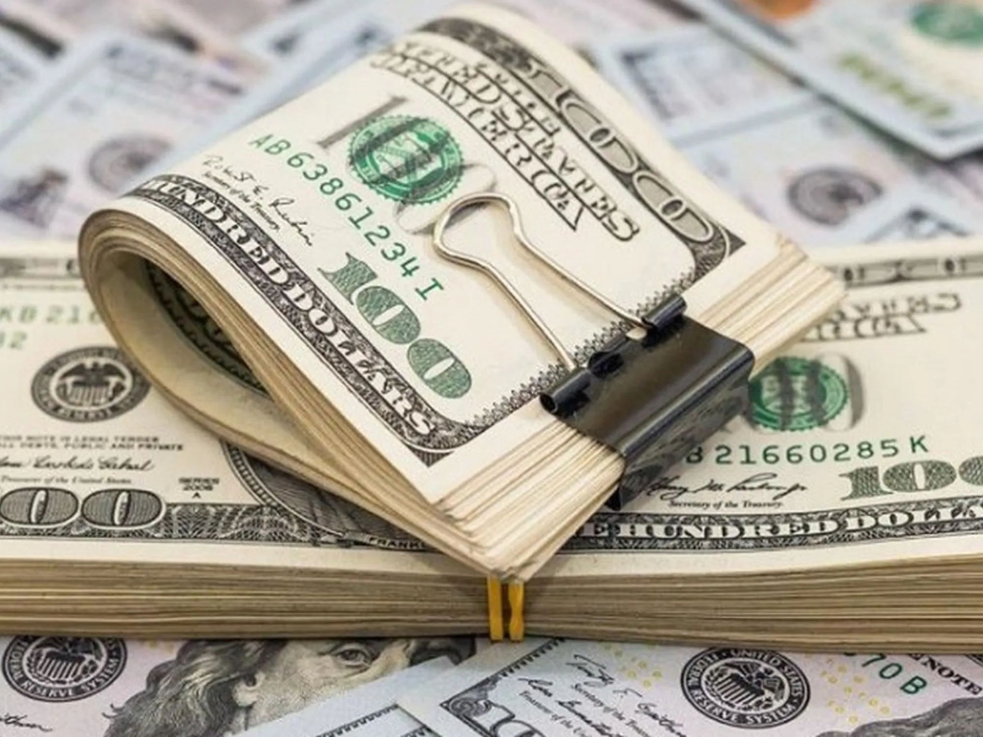 Análisis del Comportamiento del Dólar y las Reservas del Banco Central en Argentina