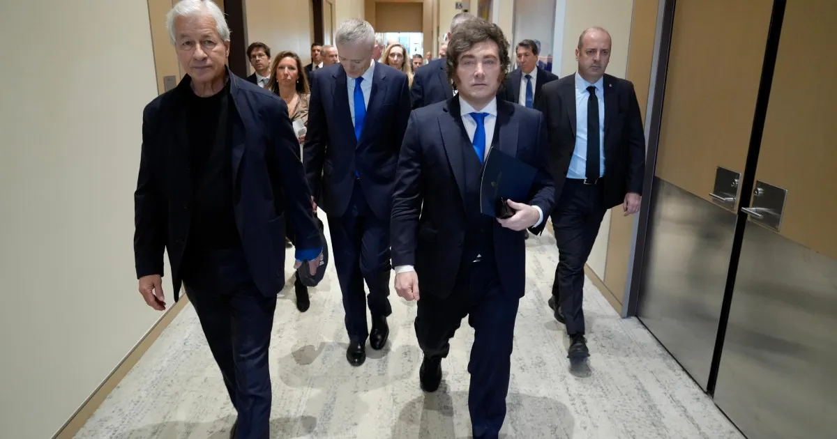 Jamie Dimon y Javier Milei: Un Encuentro en Wall Street con Implicaciones Globales